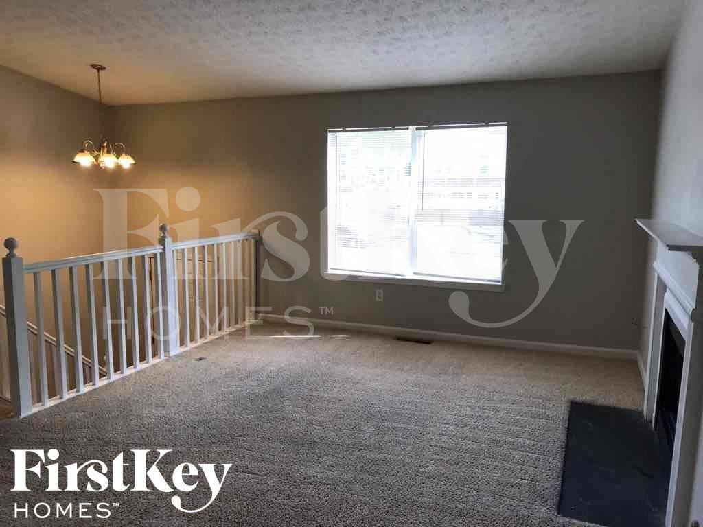 5623 Crystal Hl - Photo 2 of 21