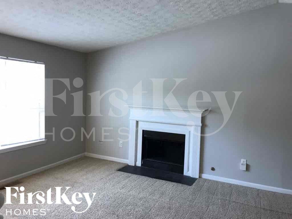 5623 Crystal Hl - Photo 3 of 21