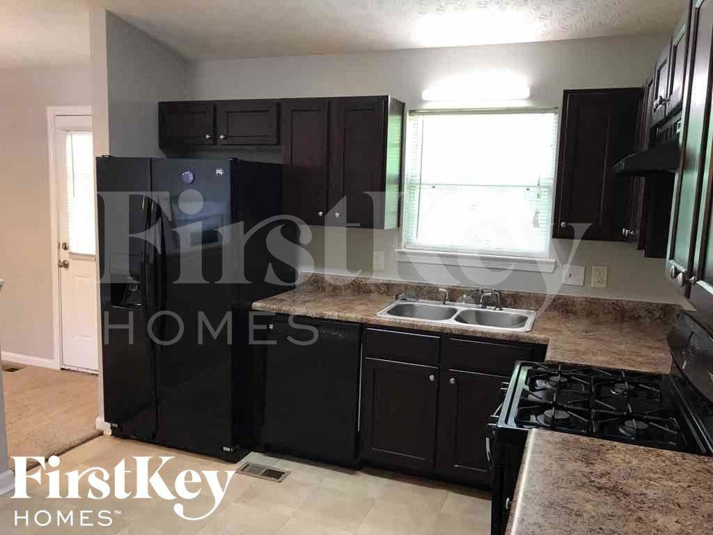 5623 Crystal Hl - Photo 6 of 21
