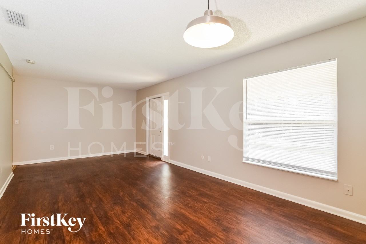 520 Georgia Ave - Photo 4 of 16