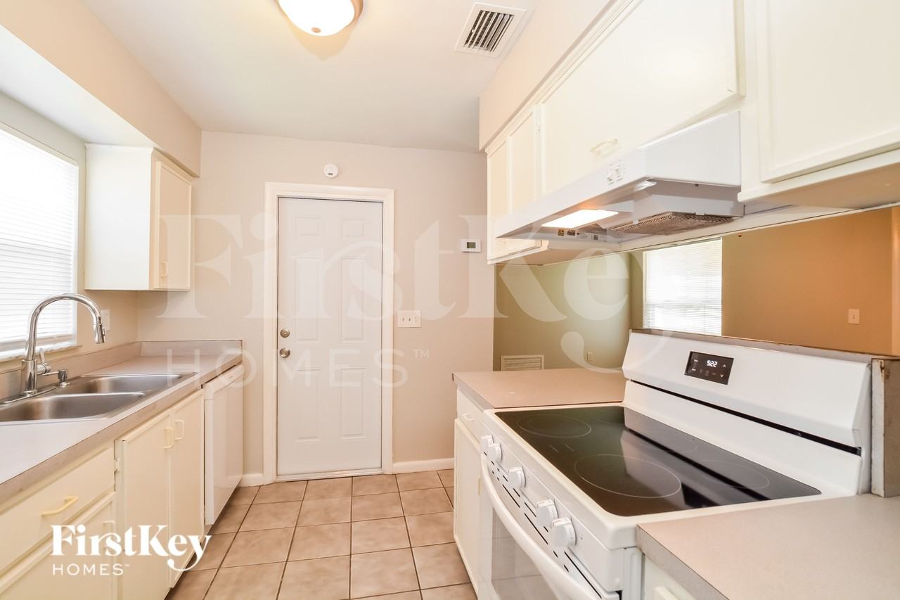 520 Georgia Ave - Photo 5 of 16