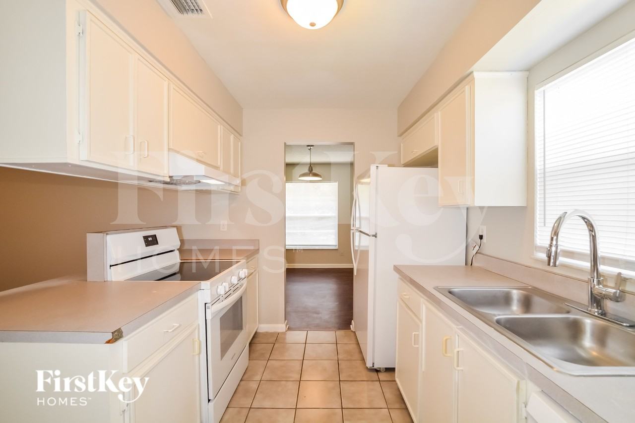 520 Georgia Ave - Photo 6 of 16