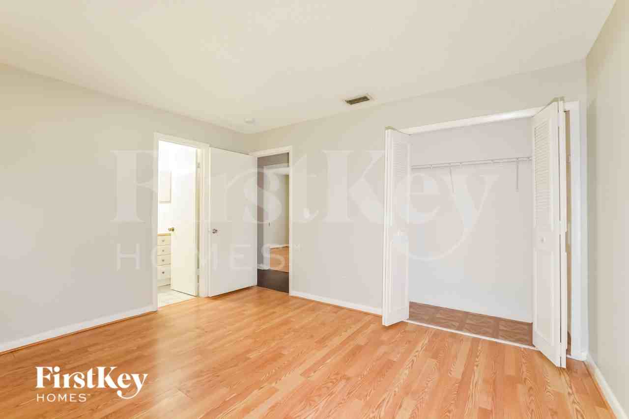 520 Georgia Ave - Photo 7 of 16