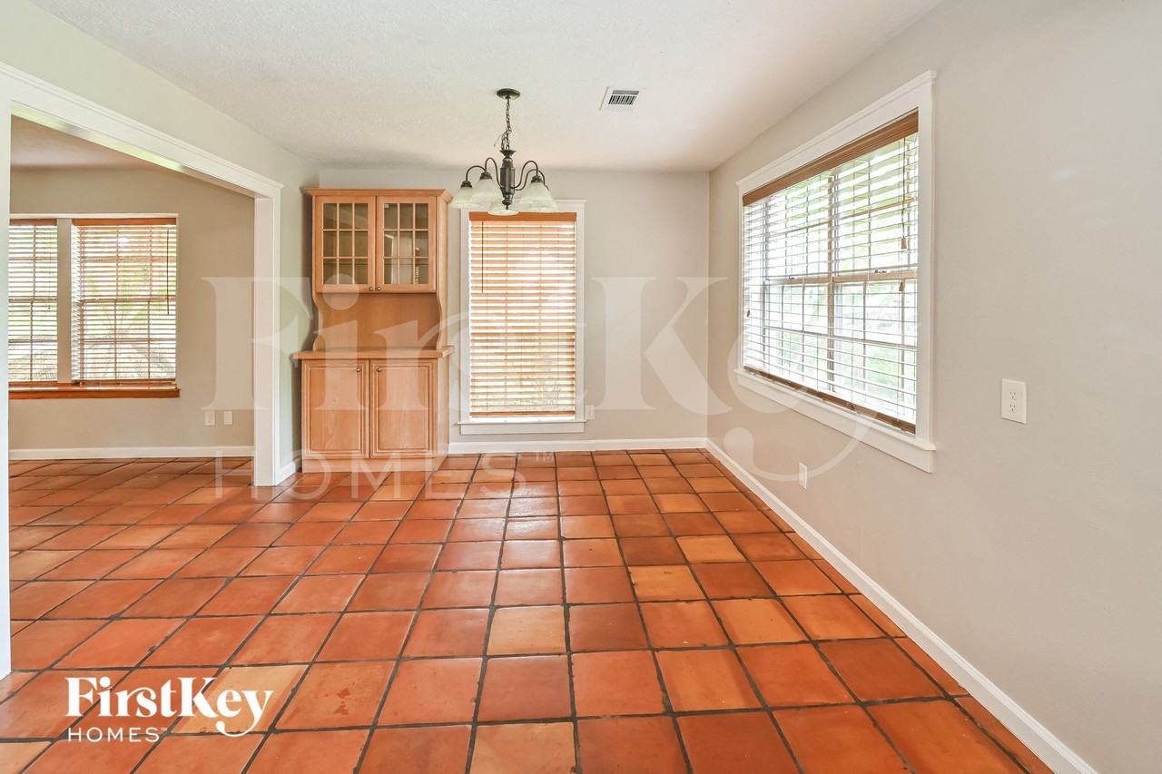 4003 Chapel Square Dr - Photo 4 of 16
