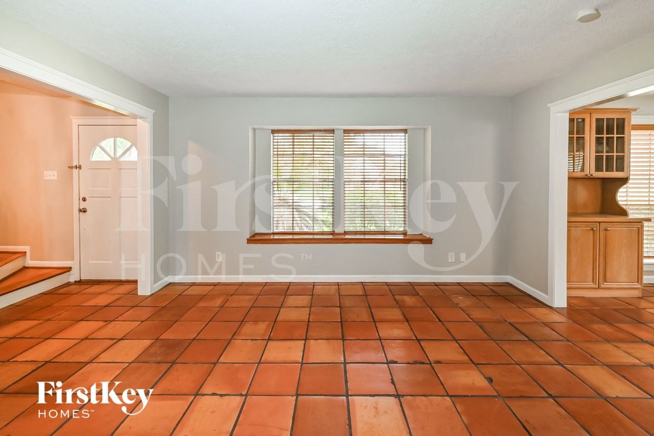 4003 Chapel Square Dr - Photo 6 of 16