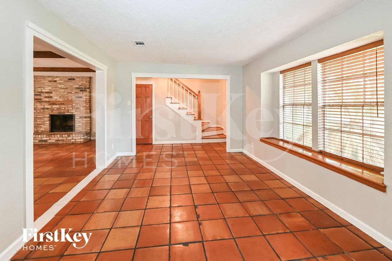 4003 Chapel Square Dr - Photo 7 of 16