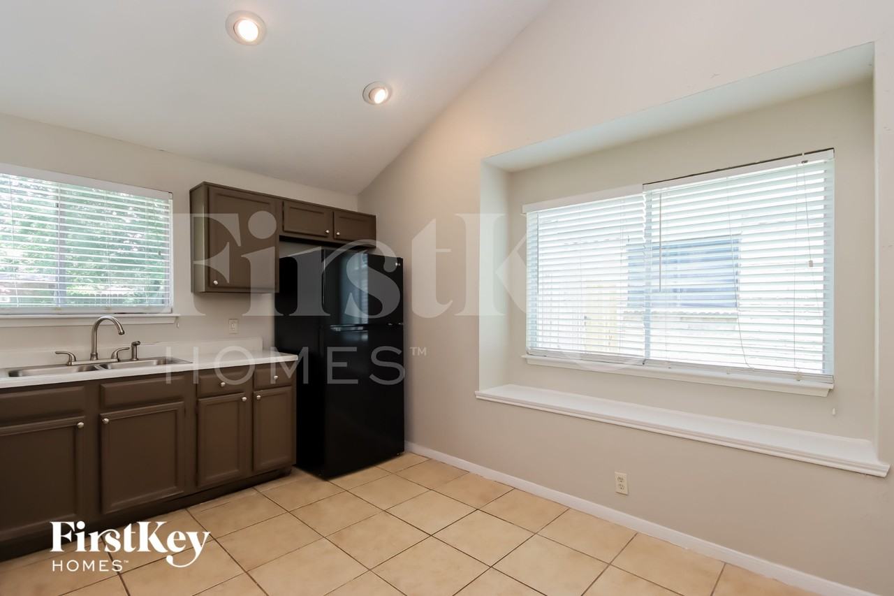 3919 Algernon Dr - Photo 5 of 16