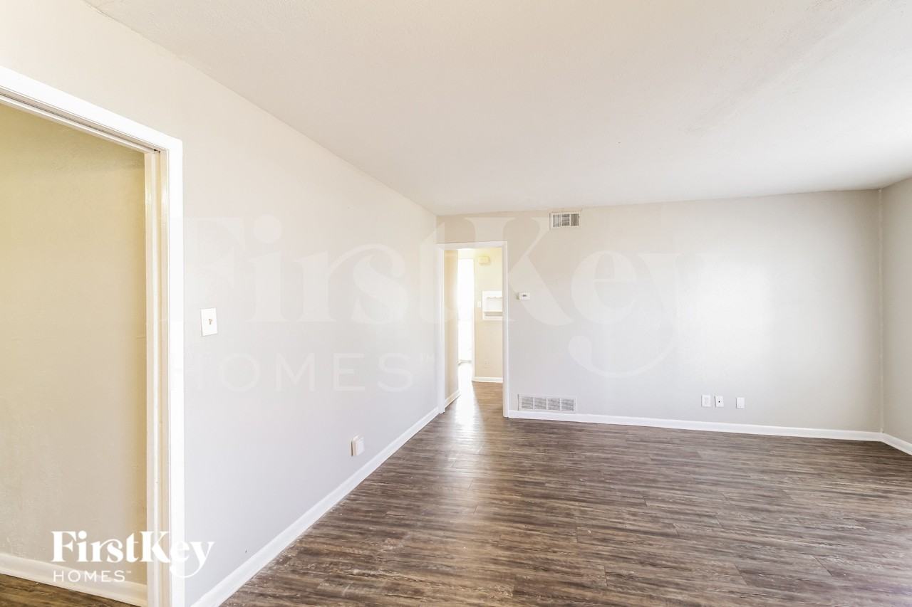 3516 Revere St - Photo 3 of 16