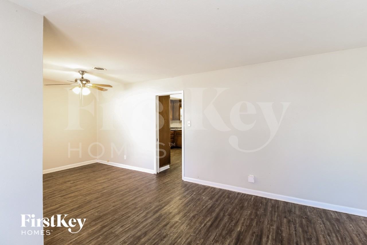 3516 Revere St - Photo 4 of 16