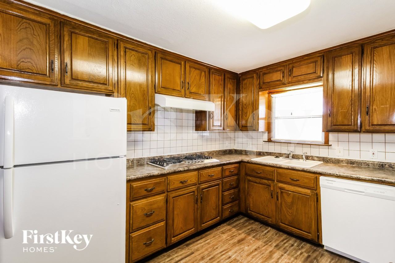 3516 Revere St - Photo 5 of 16