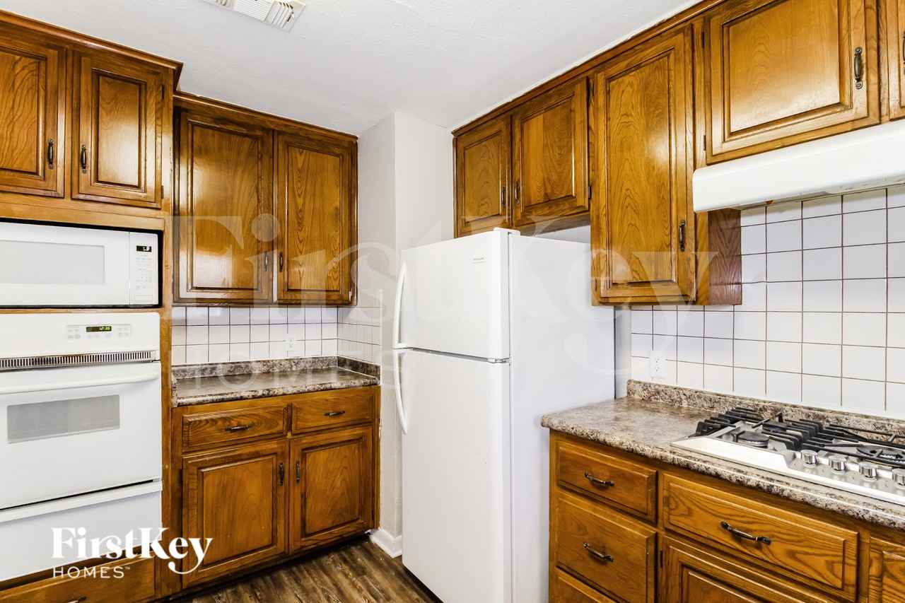 3516 Revere St - Photo 6 of 16