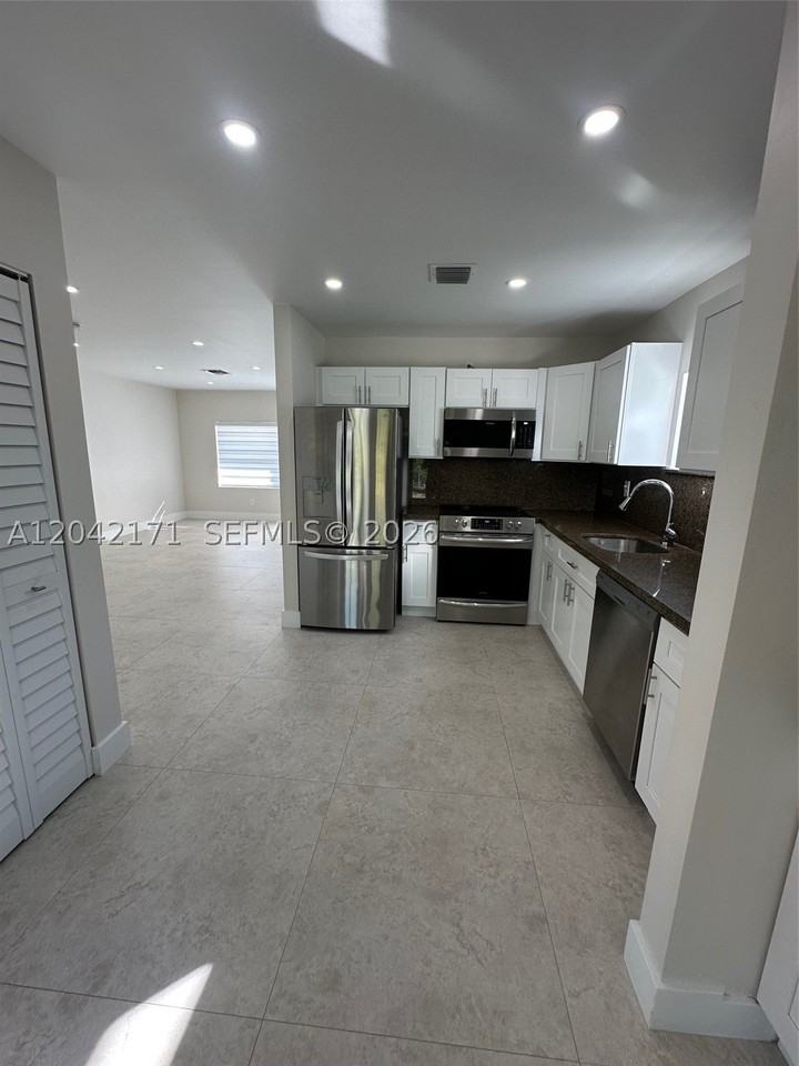 4924 Sw 131st Ave #0 - Photo 4 of 14