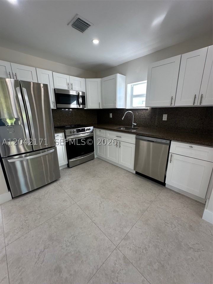 4924 Sw 131st Ave #0 - Photo 5 of 14