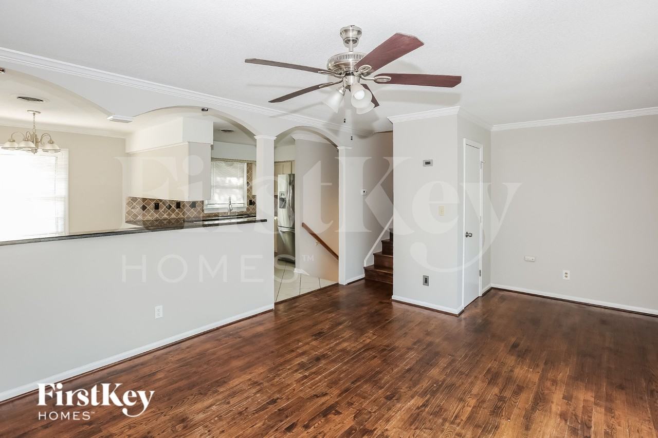 2516 Tall Pines Ln - Photo 4 of 16