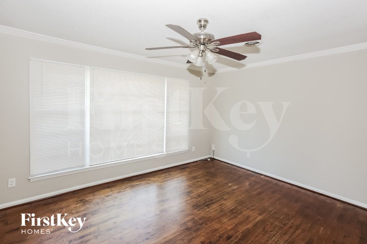 2516 Tall Pines Ln - Photo 5 of 16