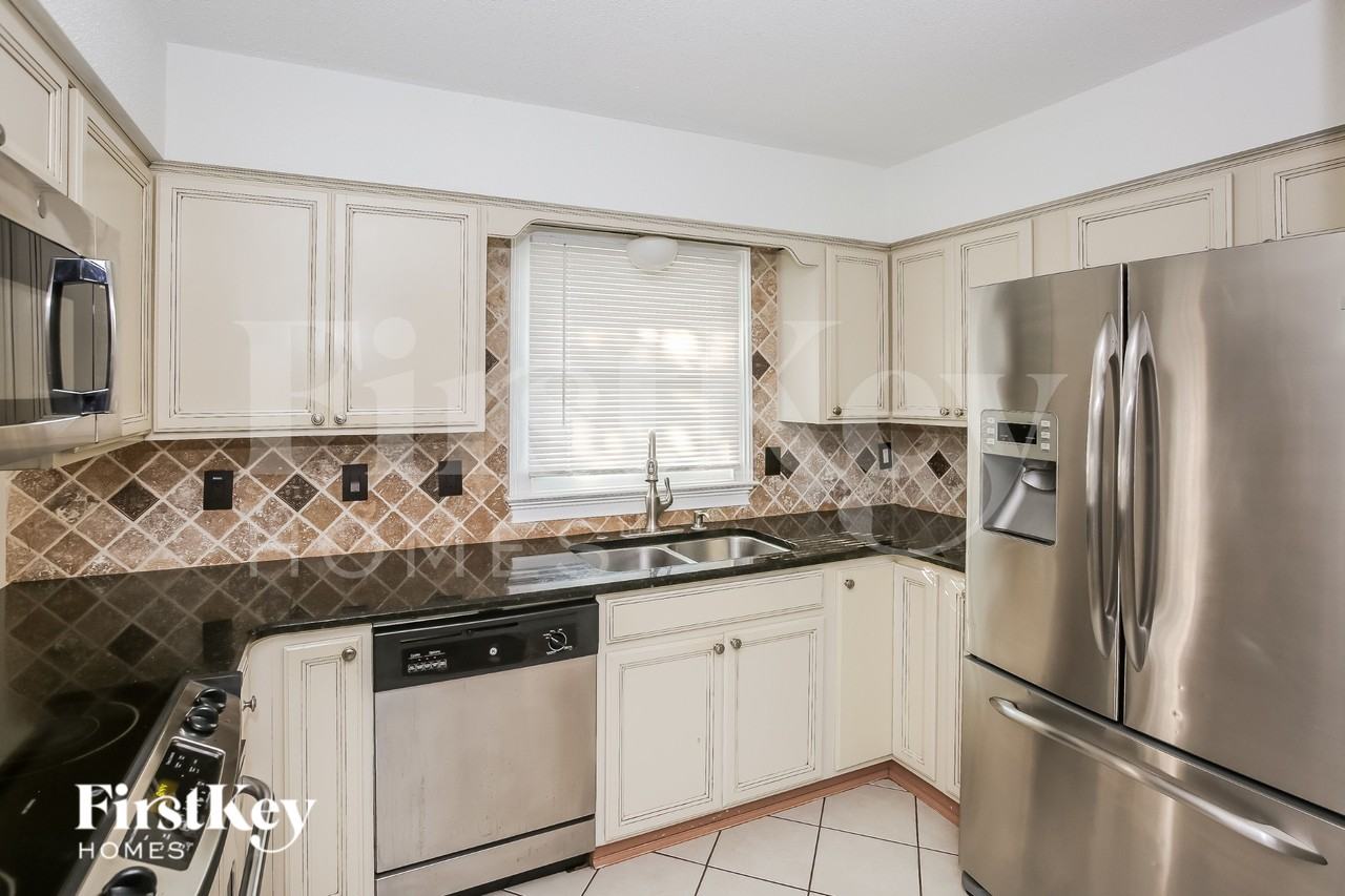 2516 Tall Pines Ln - Photo 6 of 16