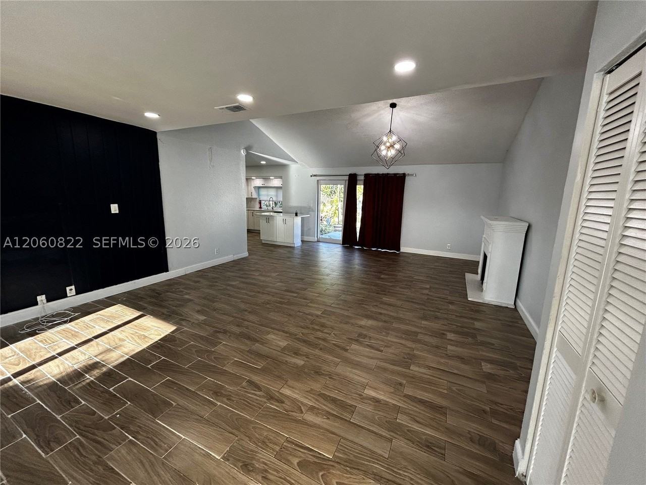 2403 Nw 108th Ter - Photo 3 of 37