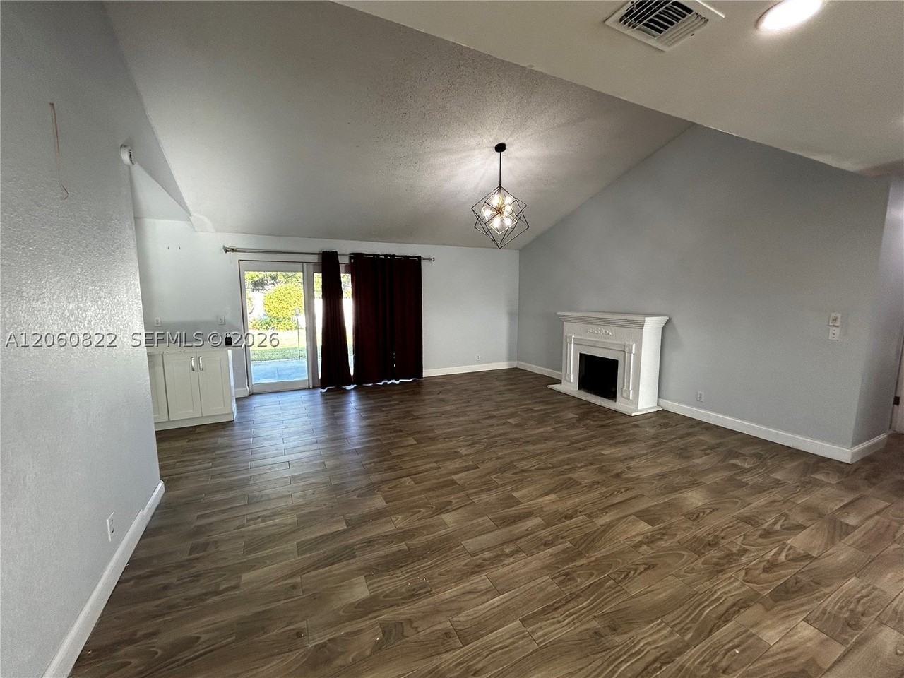 2403 Nw 108th Ter - Photo 5 of 37