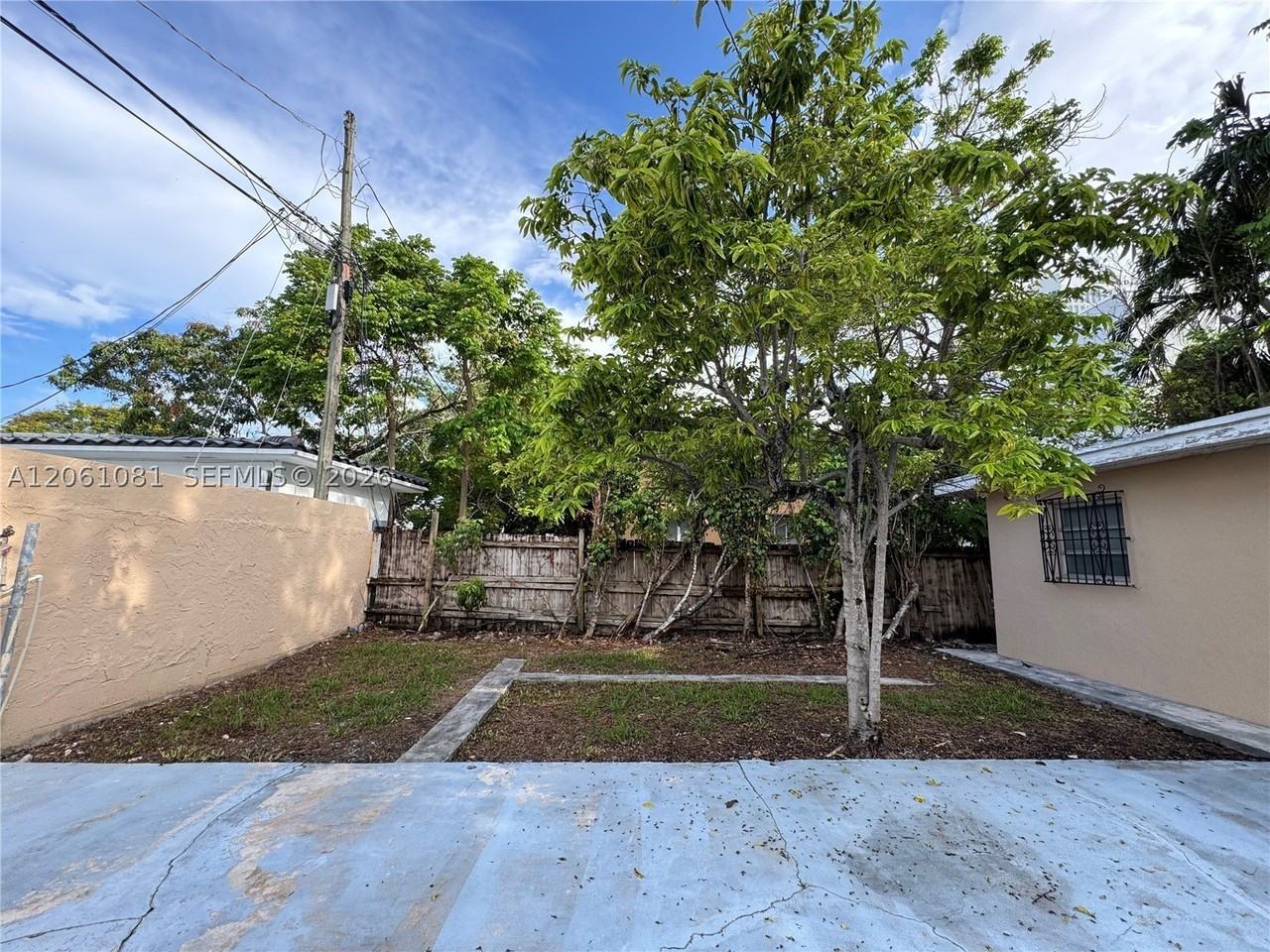 2524 Sw 6th St - Photo 6 of 32