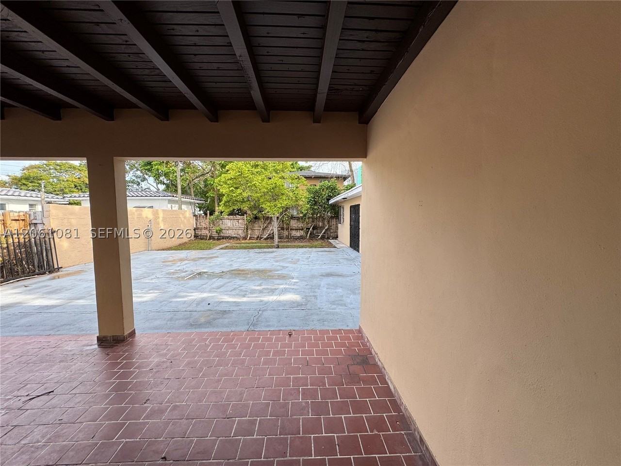 2524 Sw 6th St - Photo 7 of 32