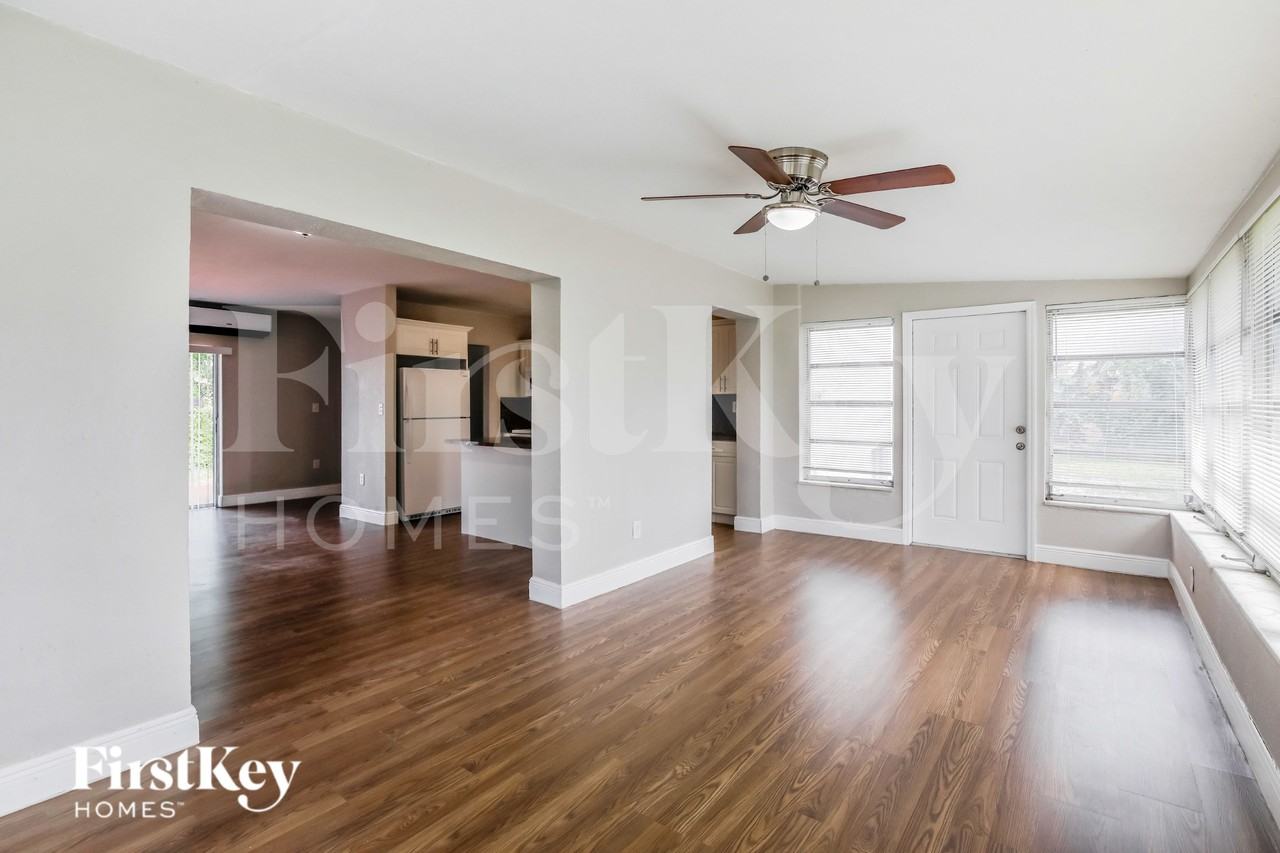 1320 Ne 204th St - Photo 2 of 17