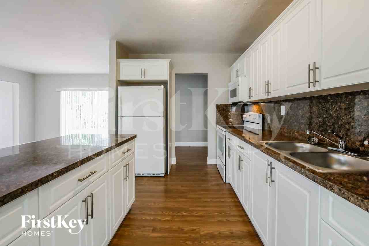 1320 Ne 204th St - Photo 4 of 17