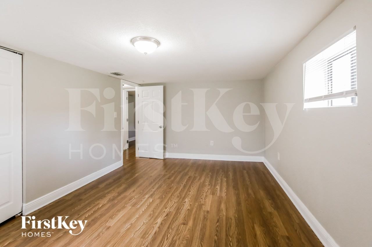 1320 Ne 204th St - Photo 6 of 17