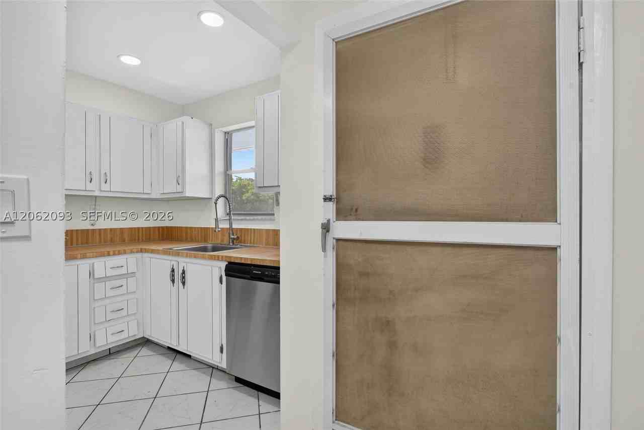 6080 Nw 44th St #410 - Photo 5 of 17