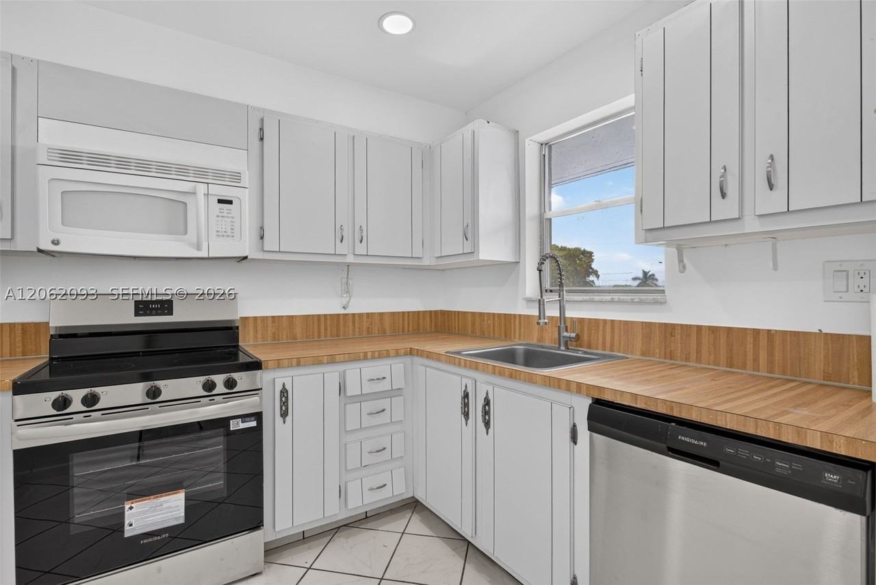 6080 Nw 44th St #410 - Photo 6 of 17