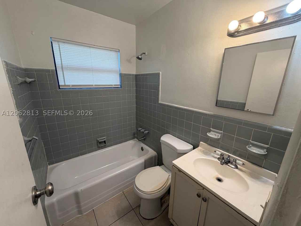 812 Nw 4th Ave #2 - Photo 6 of 7