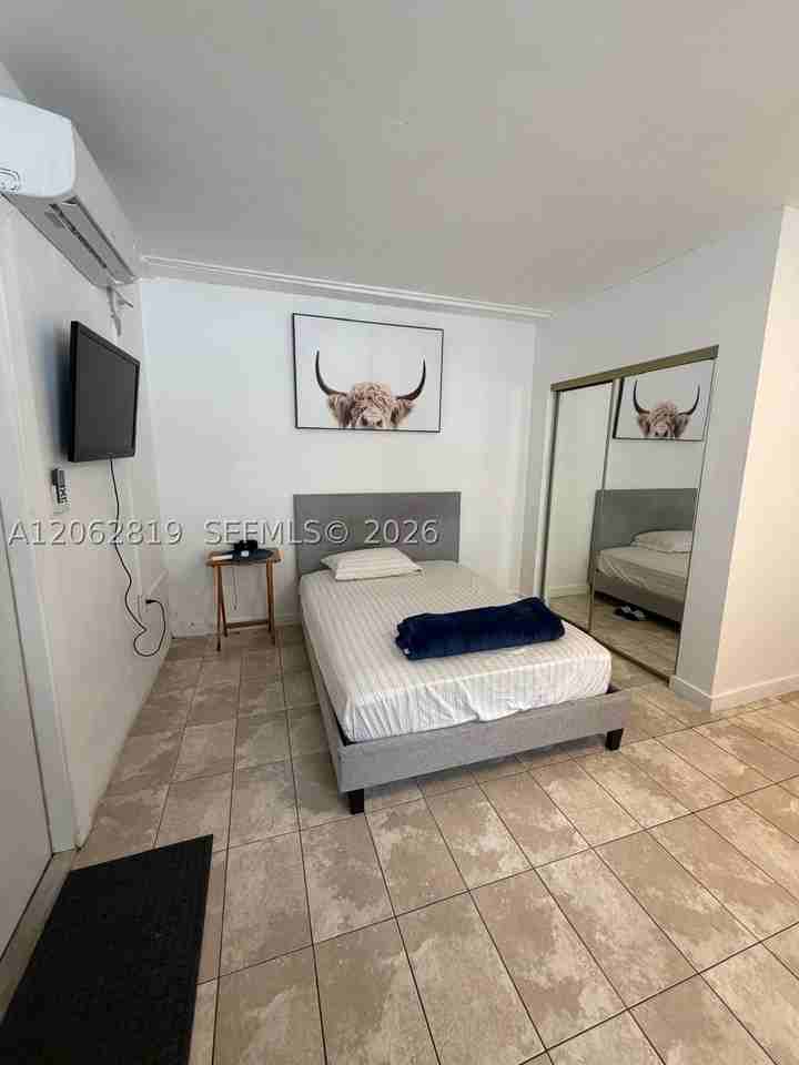201 Ne 169th St #1 - Photo 3 of 4