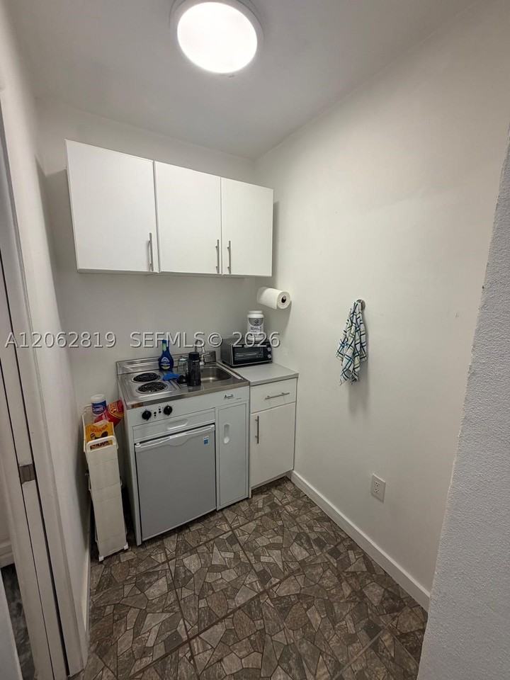 201 Ne 169th St #1 - Photo 4 of 4