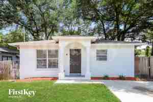 featured image of 1210 E Palifox St