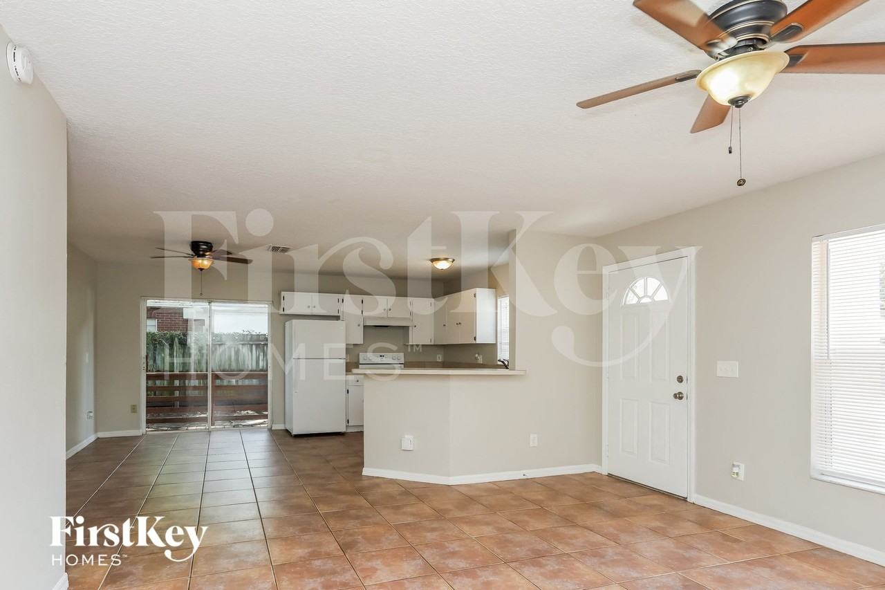 1210 E Palifox St - Photo 3 of 15