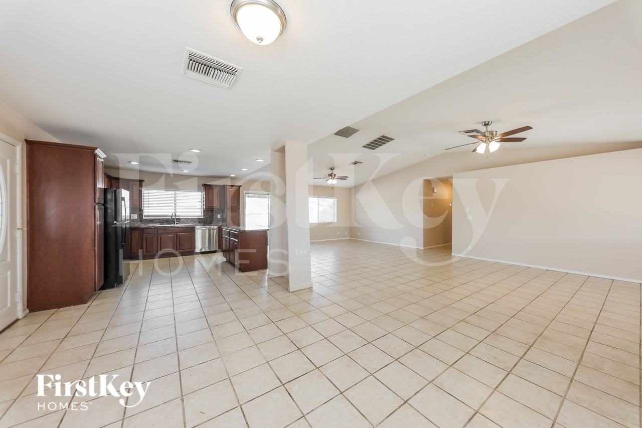 11740 N 80th Dr - Photo 5 of 16