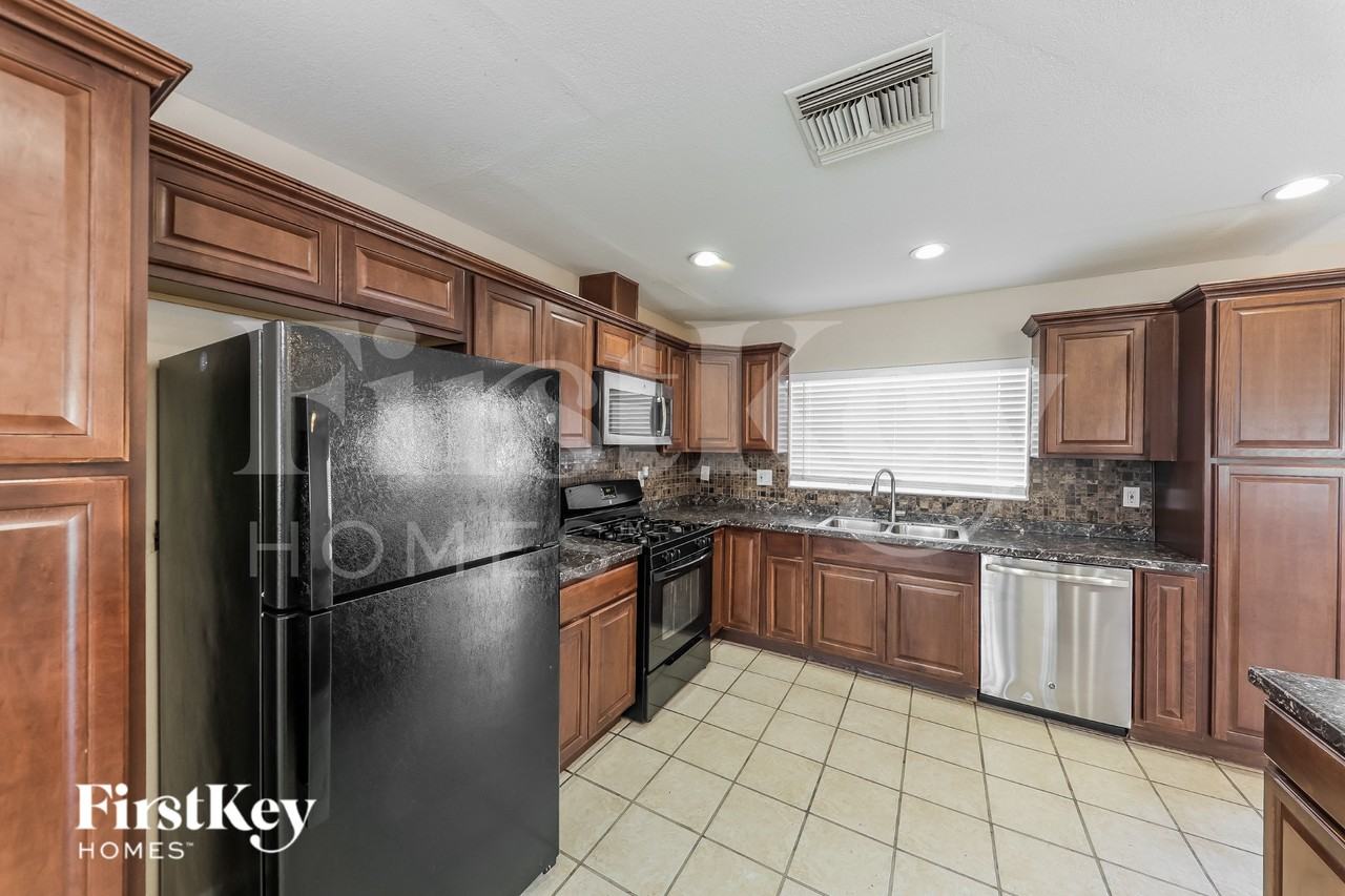 11740 N 80th Dr - Photo 7 of 16