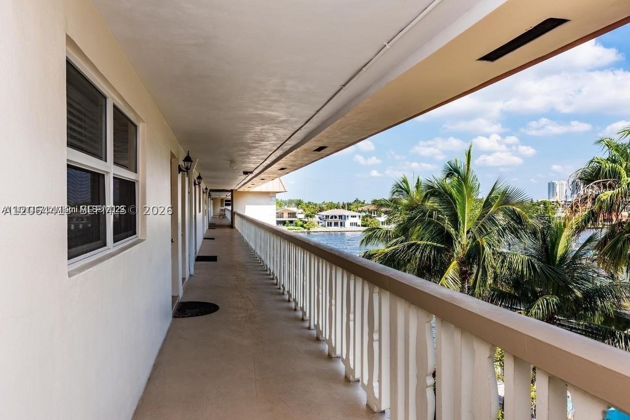 2081 S Ocean Dr #411 - Photo 4 of 21