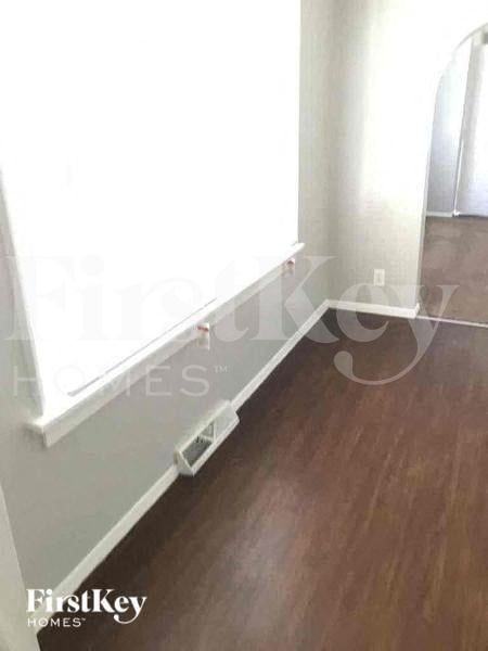 1146 Hinckley St - Photo 2 of 12