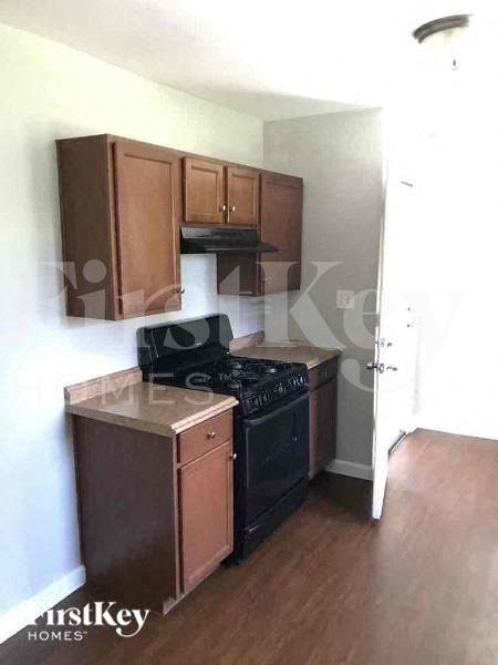 1146 Hinckley St - Photo 6 of 12