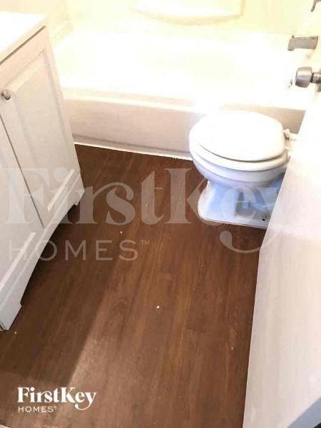 1146 Hinckley St - Photo 7 of 12
