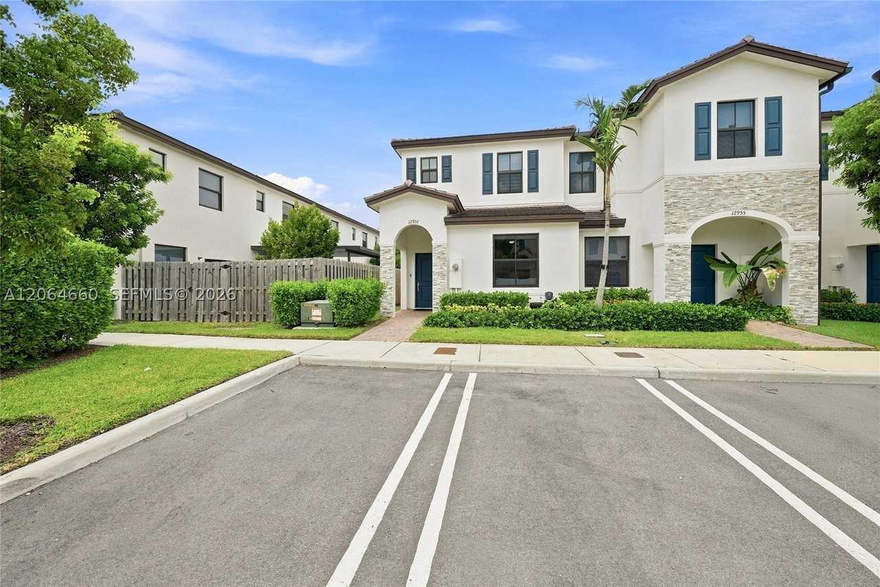 12957 Sw 232nd Ln - Photo 2 of 30