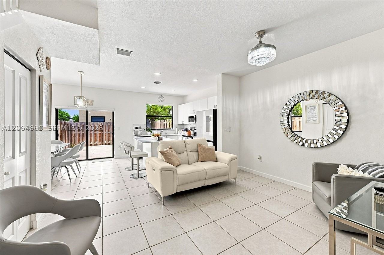 12957 Sw 232nd Ln - Photo 5 of 30