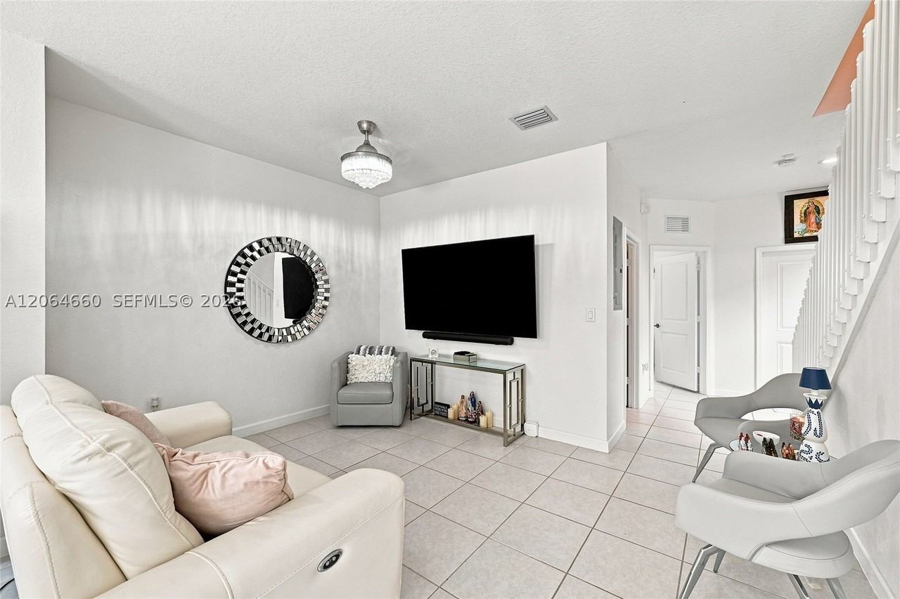 12957 Sw 232nd Ln - Photo 6 of 30