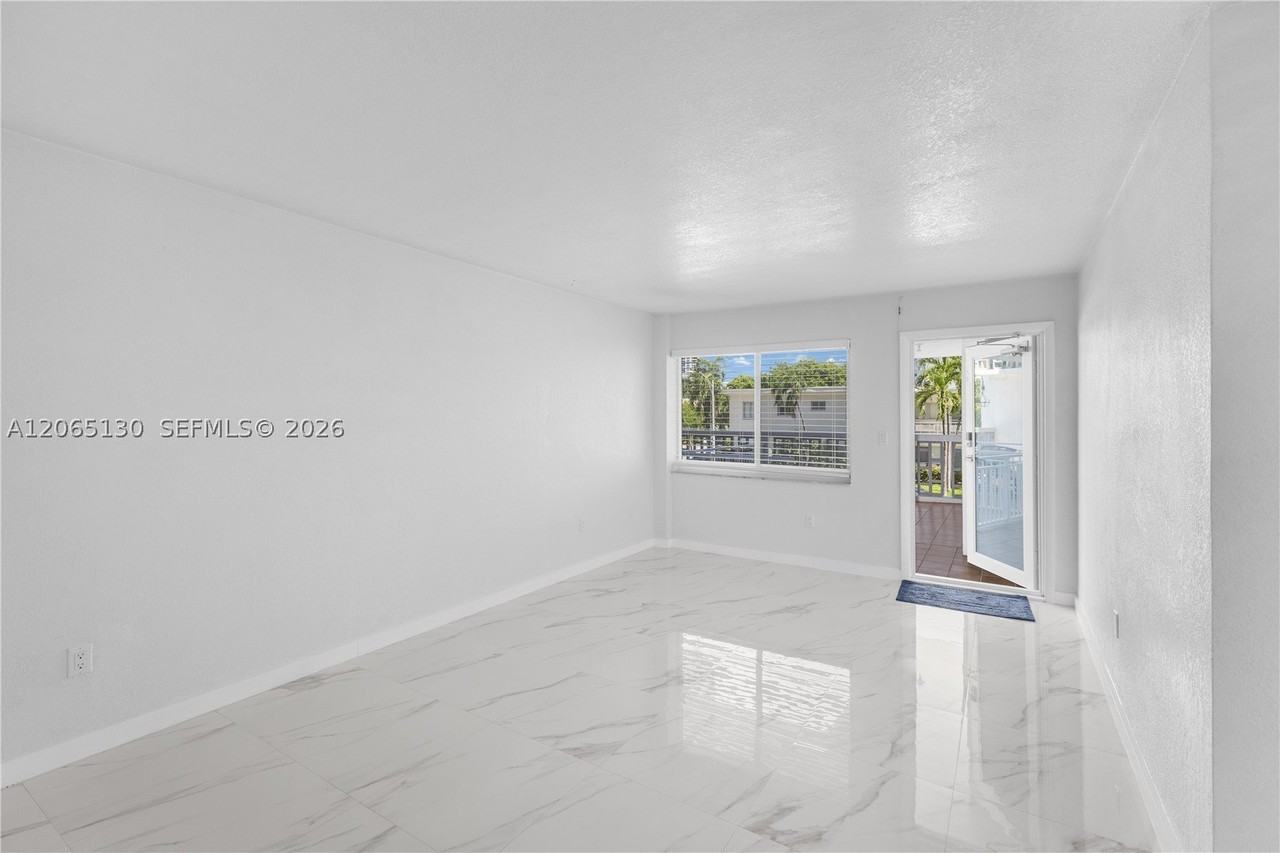 1030 9th St #204 - Photo 7 of 28