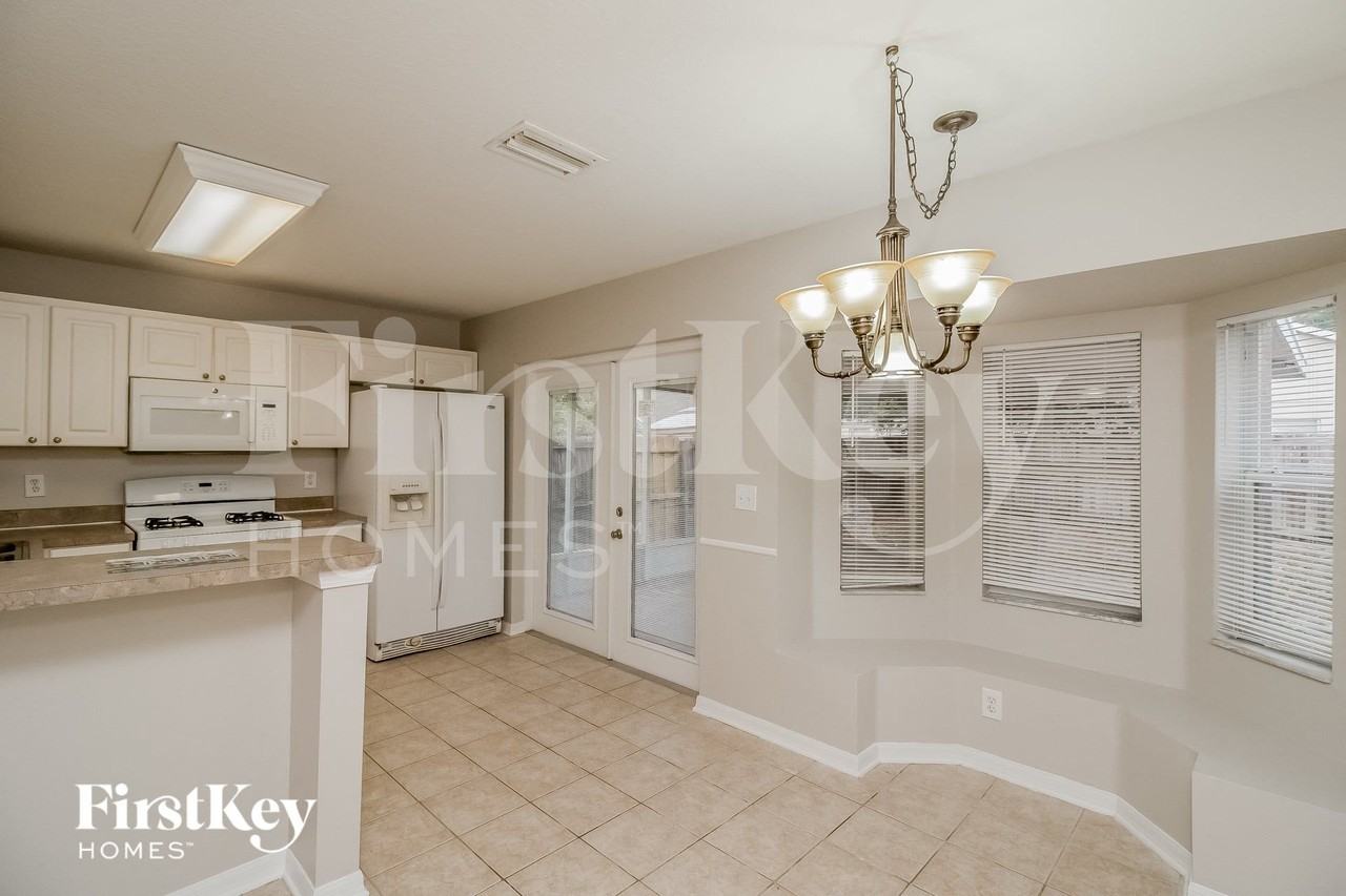 11135 Lakeside Vista Dr - Photo 5 of 15
