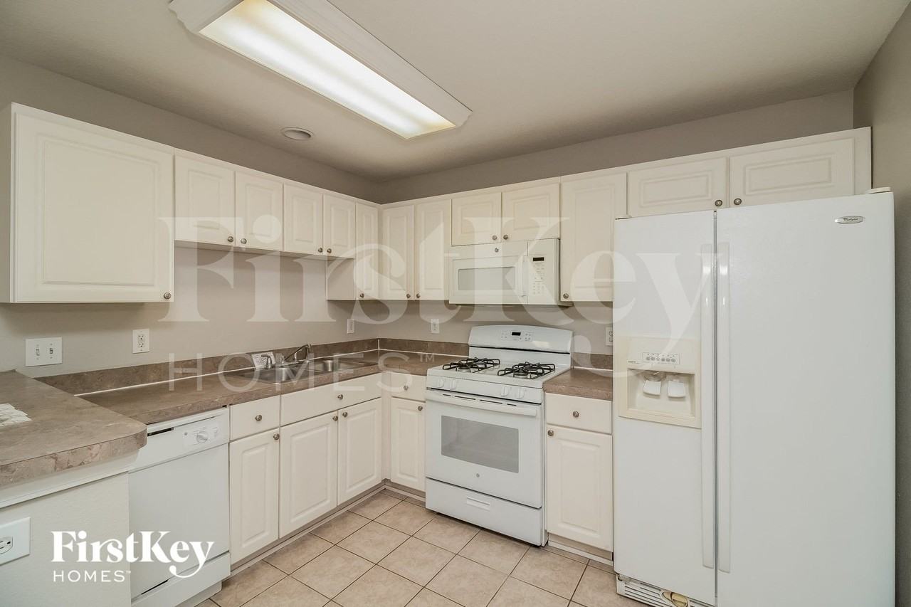 11135 Lakeside Vista Dr - Photo 6 of 15