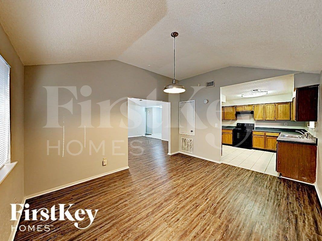 10507 Village Trail Dr - Photo 5 of 13