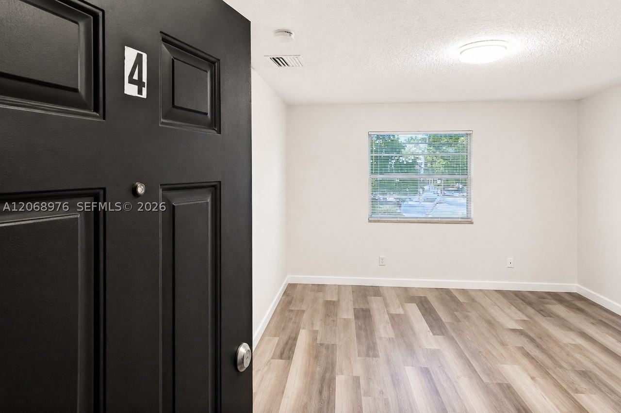 411 Se 10th St #4 - Photo 2 of 20