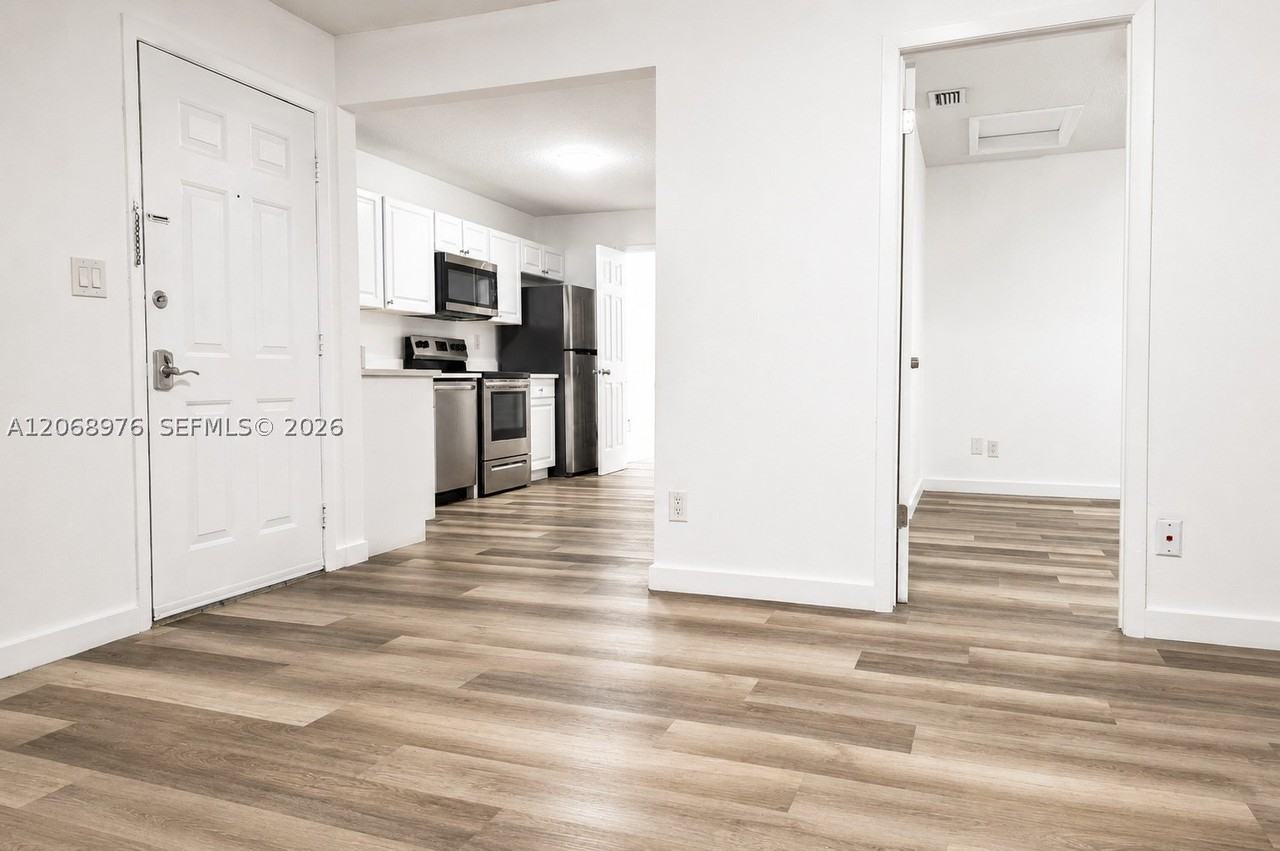 411 Se 10th St #4 - Photo 4 of 20