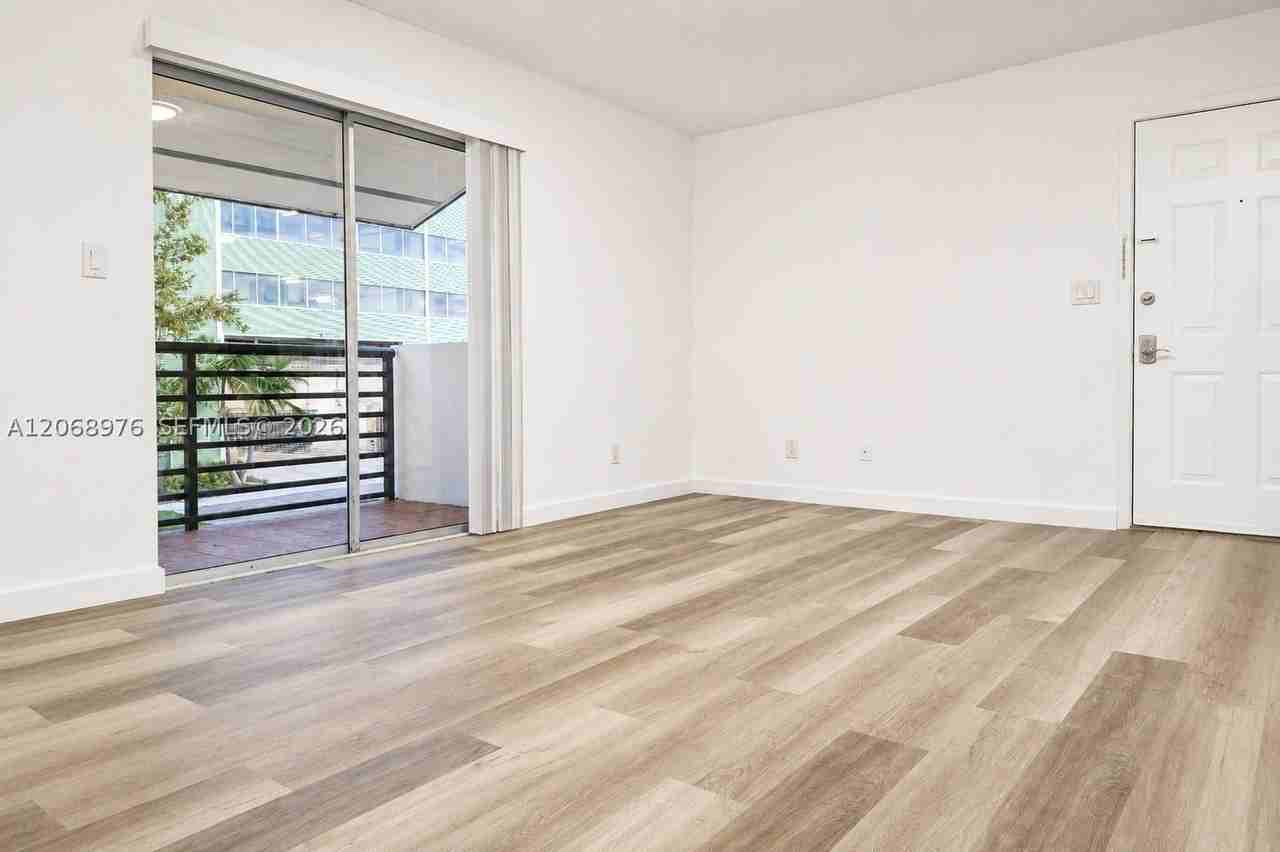411 Se 10th St #4 - Photo 5 of 20